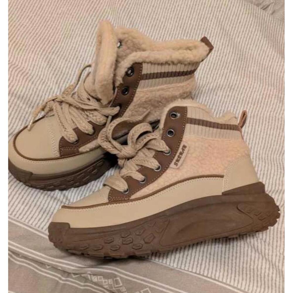 Snow boots - Picture 1 of 2